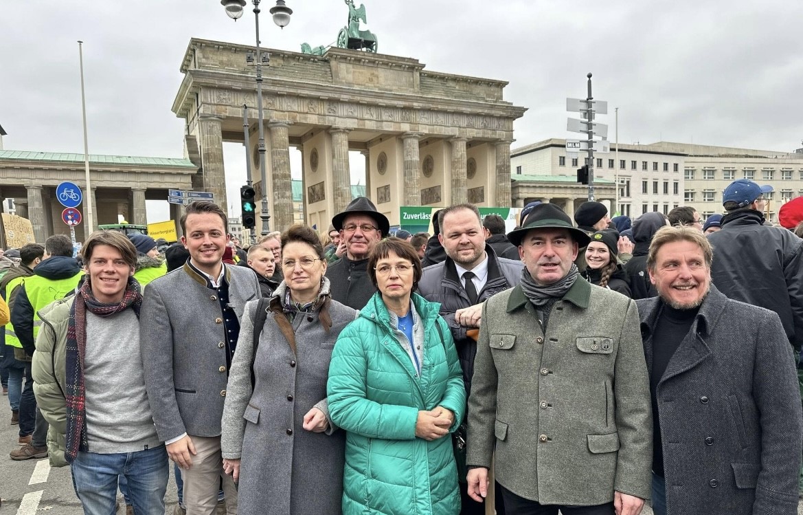 Engin Eroglu MdEP Bei Der Landwirte Demo In Berlin Ohne Bauern Keine